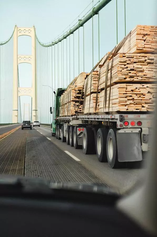 Przesiądka na elektryczną ciężarówkę: Ford eTransit to przyszłość transportu